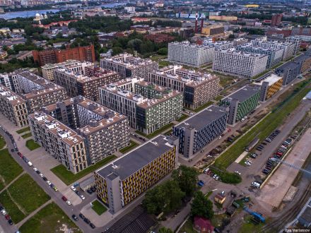 Неплохой новый район Питера с колхозным благоустройством